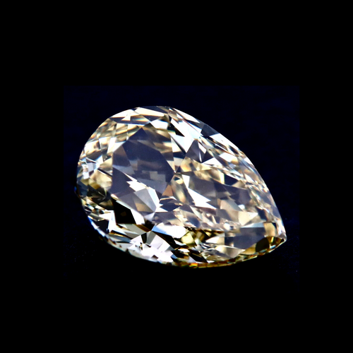 3.01cts fancy yellow diamond