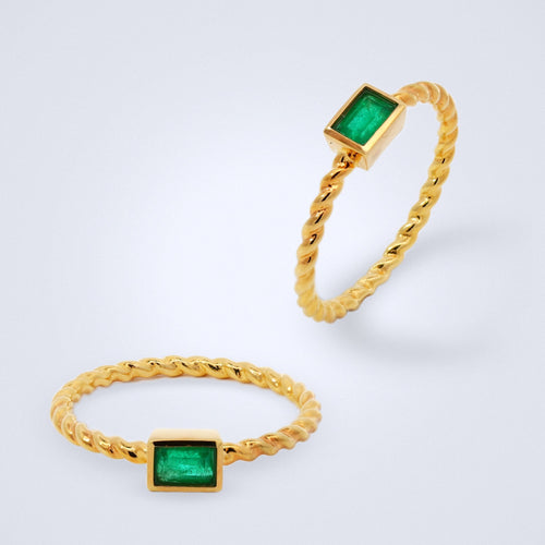 dainty emerald rope ring