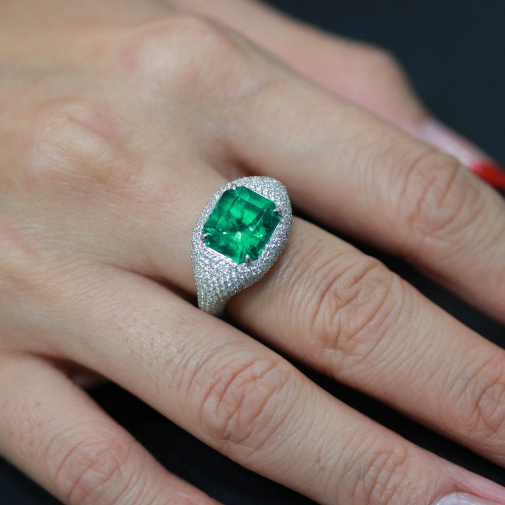 glamorous emerald diamond ring