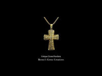 Distinctive Cross Pendant Necklace – Elegant and Meaningful Accessory