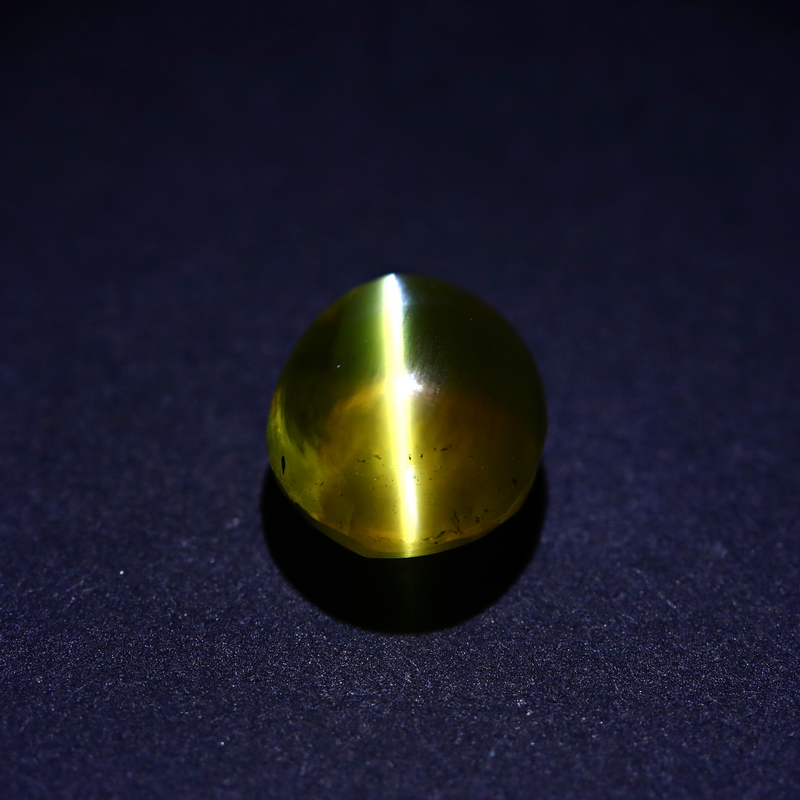 3.50cts cabochon cat's eye chrysoberyl